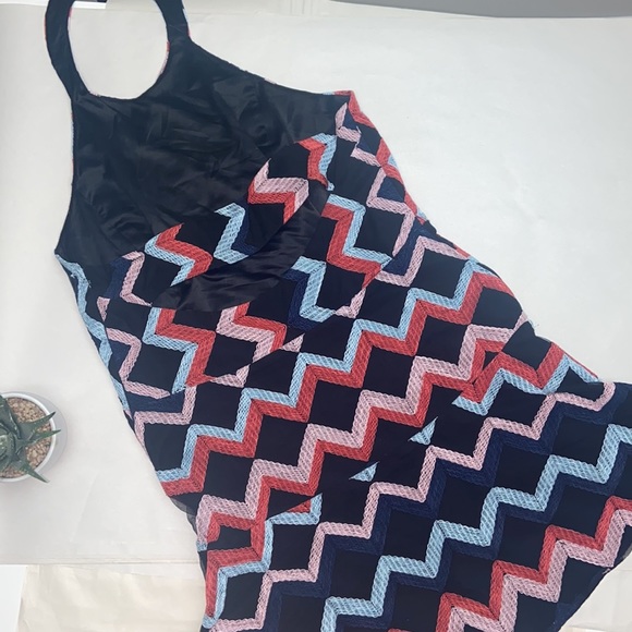 Parker - Elegance meets allure in this Parker dress – perfect for any occasion! - Picture 9 of 16